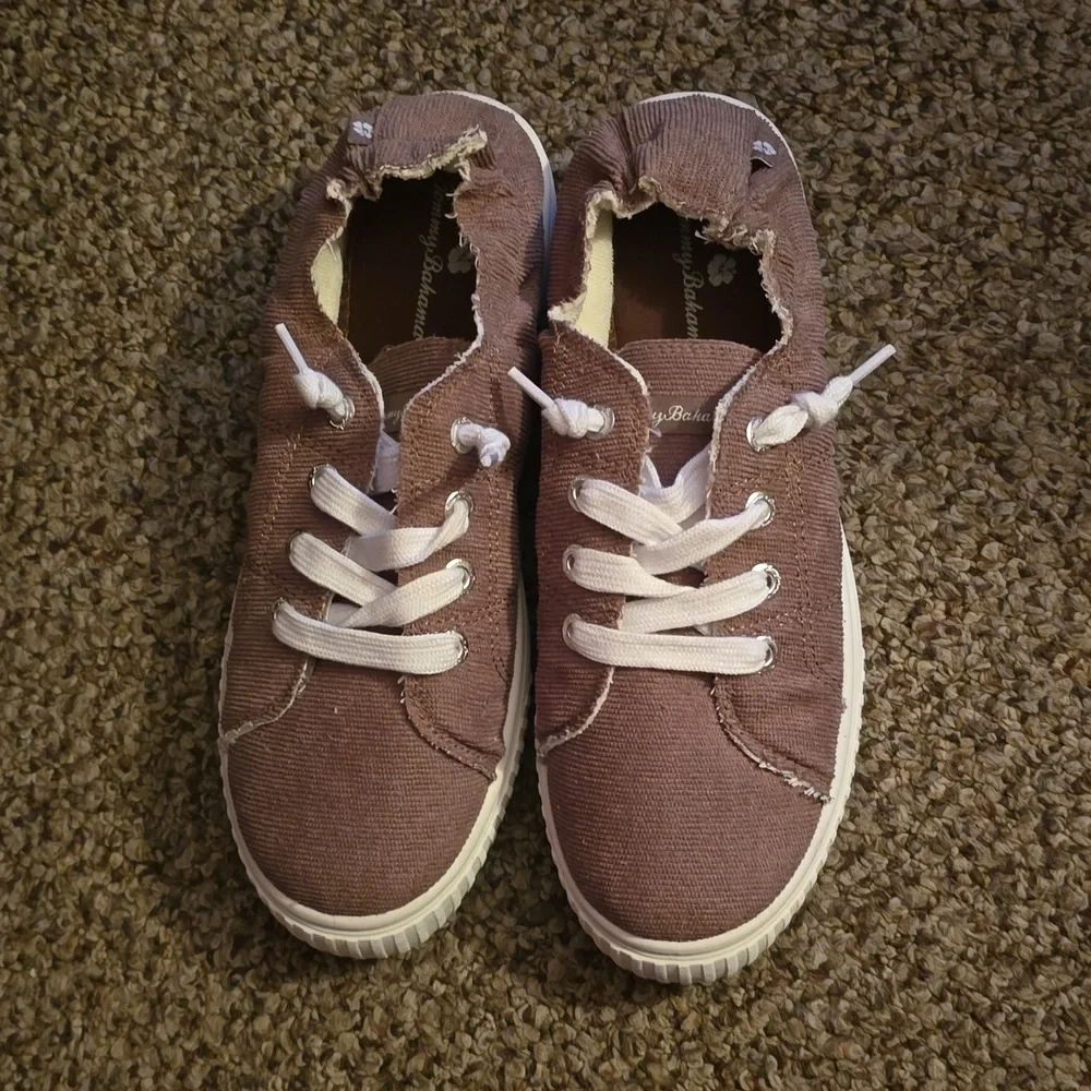 Tommy Bahama low top no tie sneakers